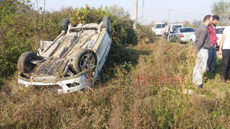 Akyazı da takla atan otomobildeki 1 kişi yaralandı