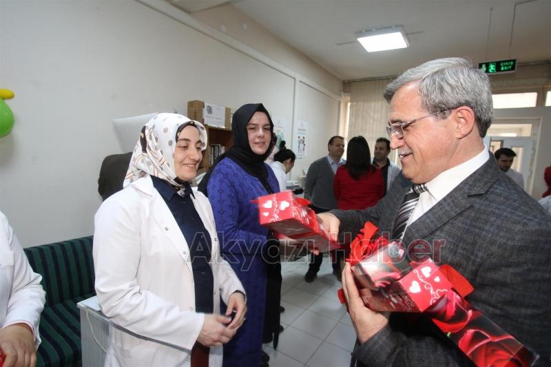 AKYAZI'DA TIP BAYRAMI KUTLANDI