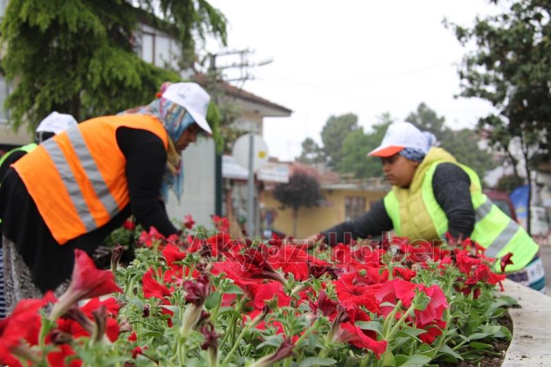 AKYAZI DA TÜM KAVŞAK REFÜJ ve MEYDANLAR YENİLENİYOR