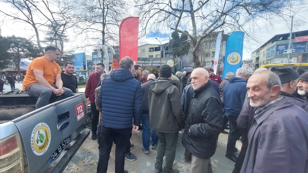 Akyazı'da ücretsiz meyve fidanı dağıtıldı