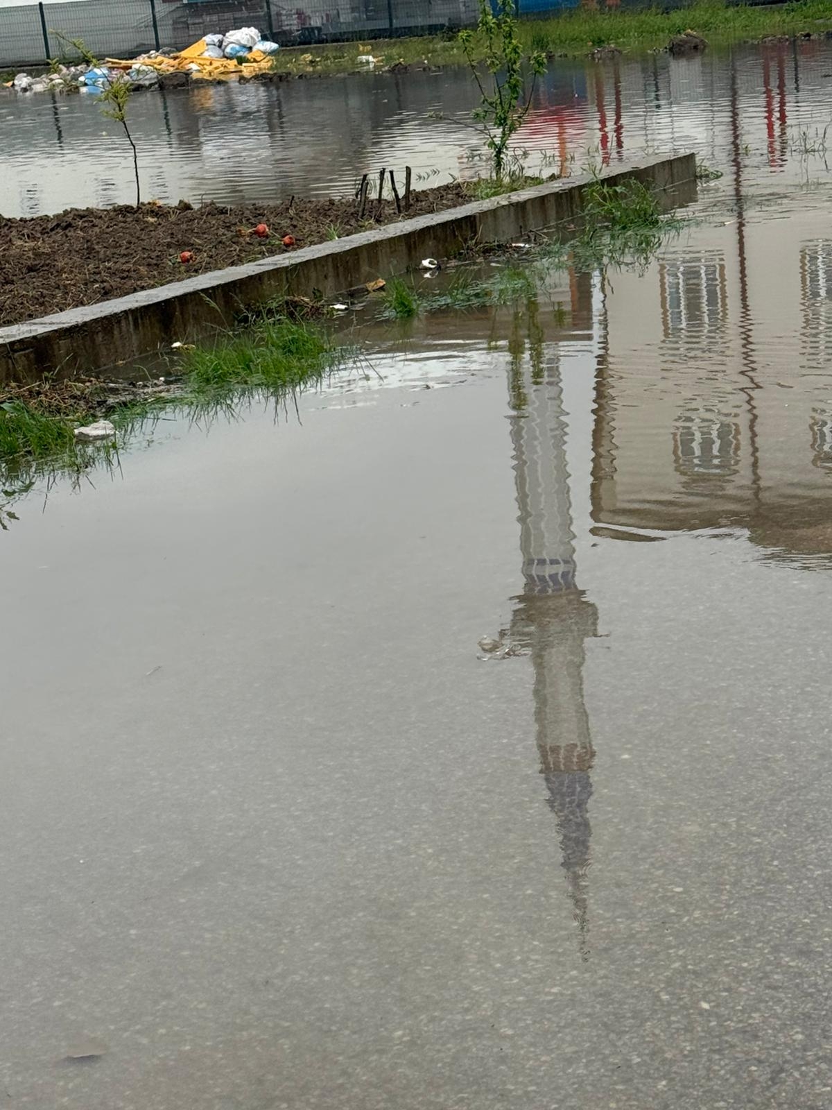 Akyazı'da vatandaşın çamur ve çukur şikayeti