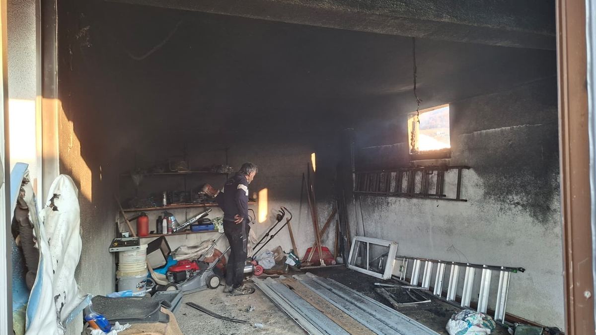 Akyazı'da yangın; Patlama sesi paniğe neden oldu