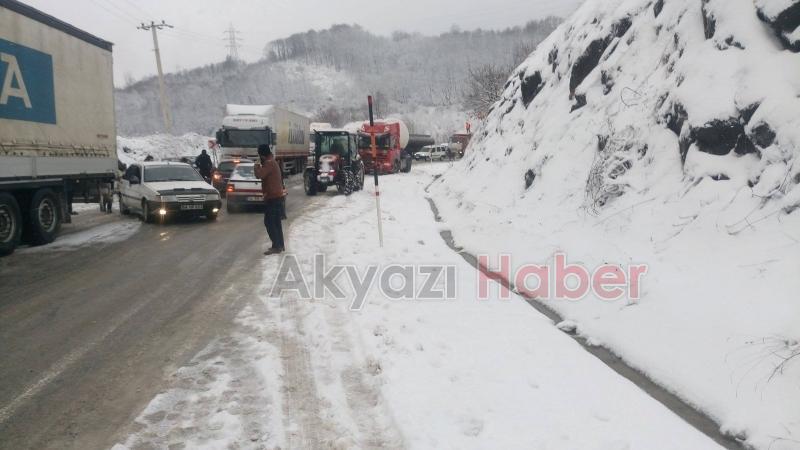 Akyazı da Yoğun Kar Yağışı Hayatı Olumsuz Etkilemeye Başladı
