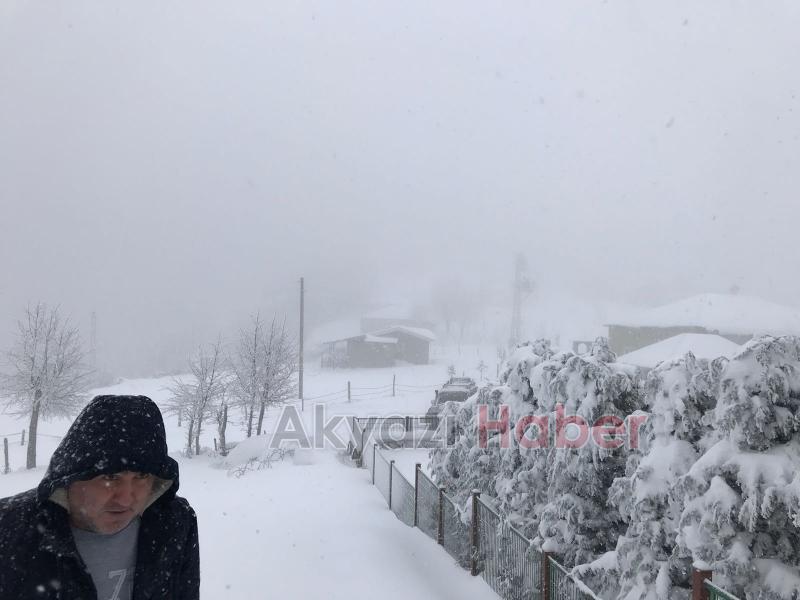 AKYAZI'DA YÜKSEK KESİMLER KARLA KAPLANDI