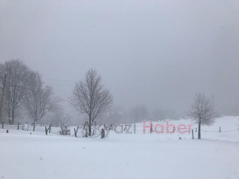 AKYAZI'DA YÜKSEK KESİMLER KARLA KAPLANDI