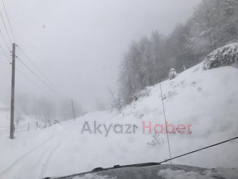 AKYAZI'DA YÜKSEK KESİMLER KARLA KAPLANDI