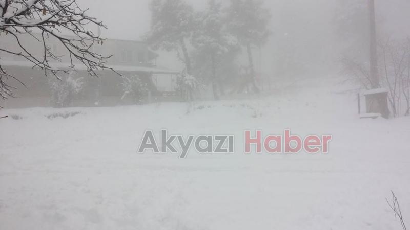 AKYAZI'DA YÜKSEK KESİMLER KARLA KAPLANDI