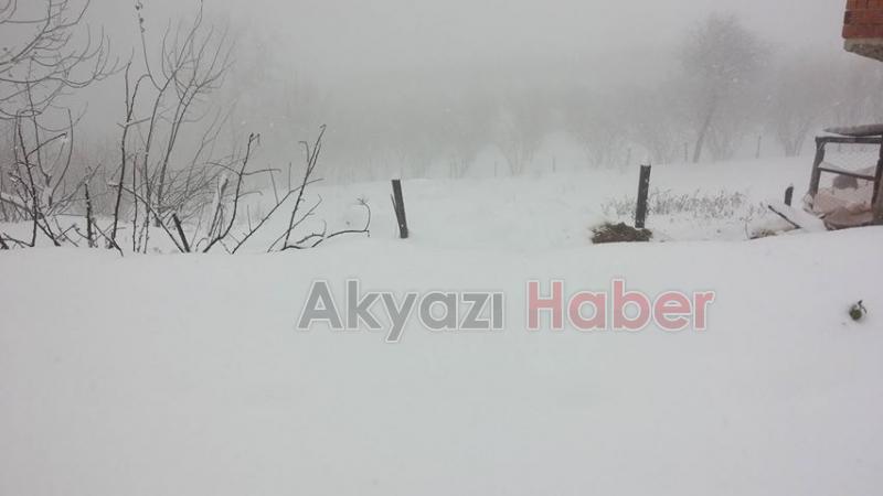 AKYAZI'DA YÜKSEK KESİMLER KARLA KAPLANDI