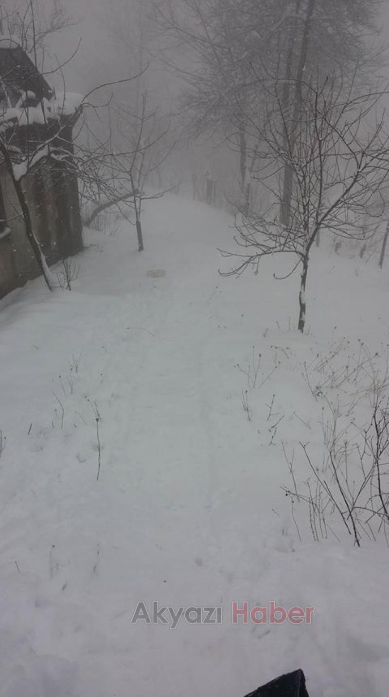 AKYAZI'DA YÜKSEK KESİMLER KARLA KAPLANDI
