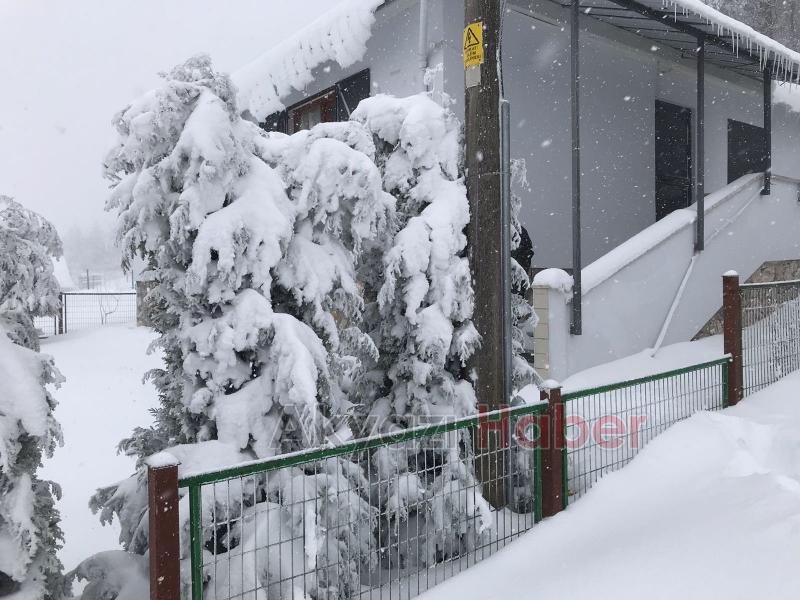 AKYAZI'DA YÜKSEK KESİMLER KARLA KAPLANDI