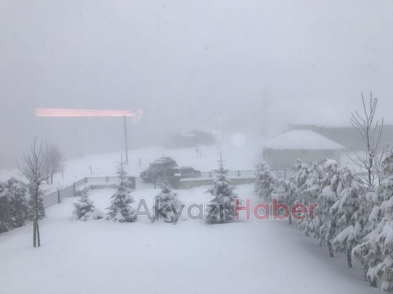 AKYAZI'DA YÜKSEK KESİMLER KARLA KAPLANDI