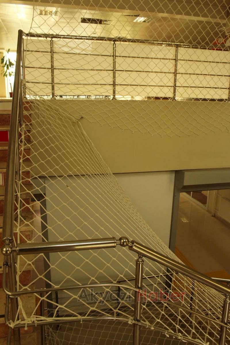 Akyazı Devlet Hastanesi Merdivenleri  Artık Daha Güvenli