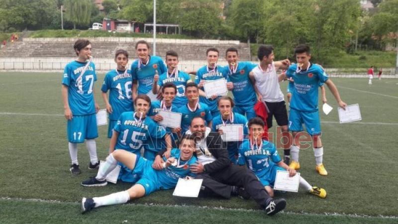 Akyazı Endüstri Meslek Lisesi Çim Hokeyinde Zonguldak’ta Şampiyon Oldu