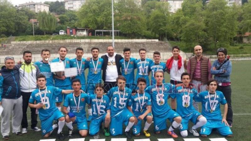 Akyazı Endüstri Meslek Lisesi Çim Hokeyinde Zonguldak’ta Şampiyon Oldu