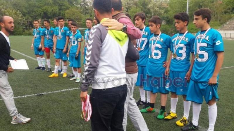 Akyazı Endüstri Meslek Lisesi Çim Hokeyinde Zonguldak’ta Şampiyon Oldu