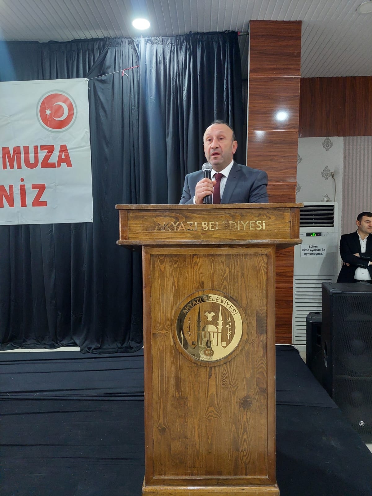 Akyazı Esnaf ve Sanatkârlar Odası'nda Emin Üstün yeniden başkan