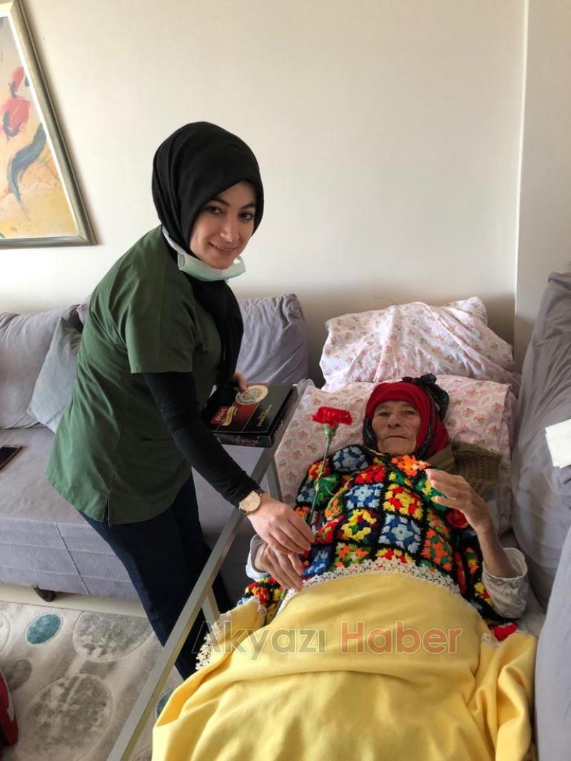Akyazı Evde Sağlık Hizmetleri ekipleri yaşlı hastaları unutmadı