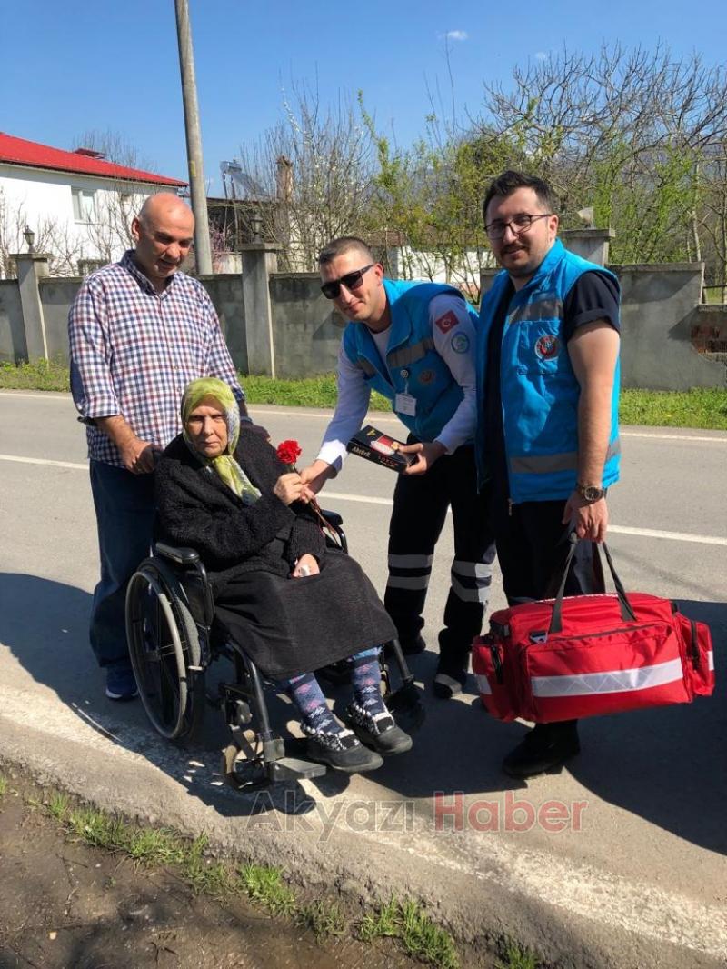 Akyazı Evde Sağlık Hizmetleri ekipleri yaşlı hastaları unutmadı
