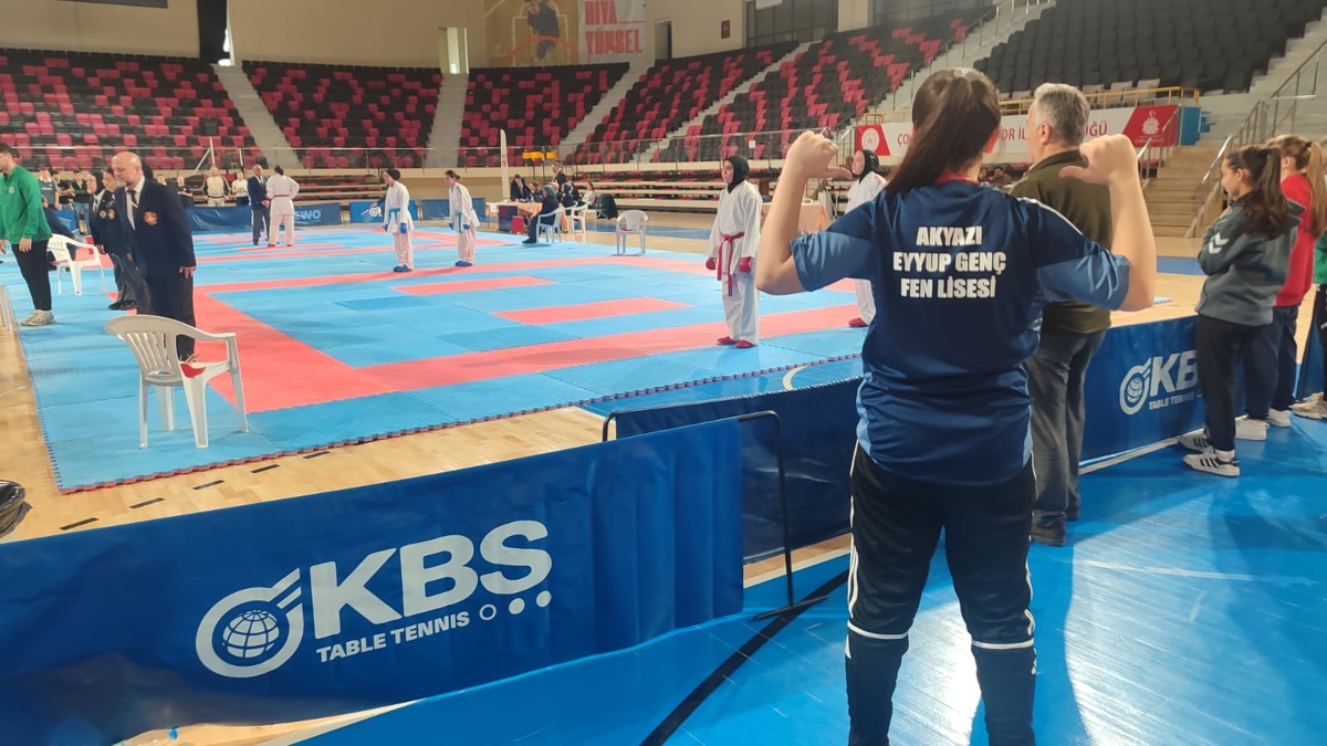 Akyazı Eyyup Genç Fen Lisesi Çorum'da katıldığı okullar arası Gençler B katagorisinde Türkiye Şampiyonu oldu. 