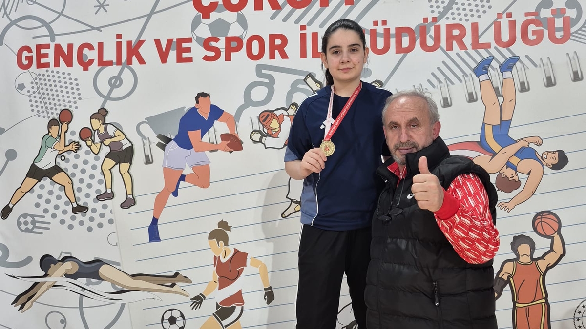 Akyazı Eyyup Genç Fen Lisesi Çorum'da katıldığı okullar arası Gençler B katagorisinde Türkiye Şampiyonu oldu. 