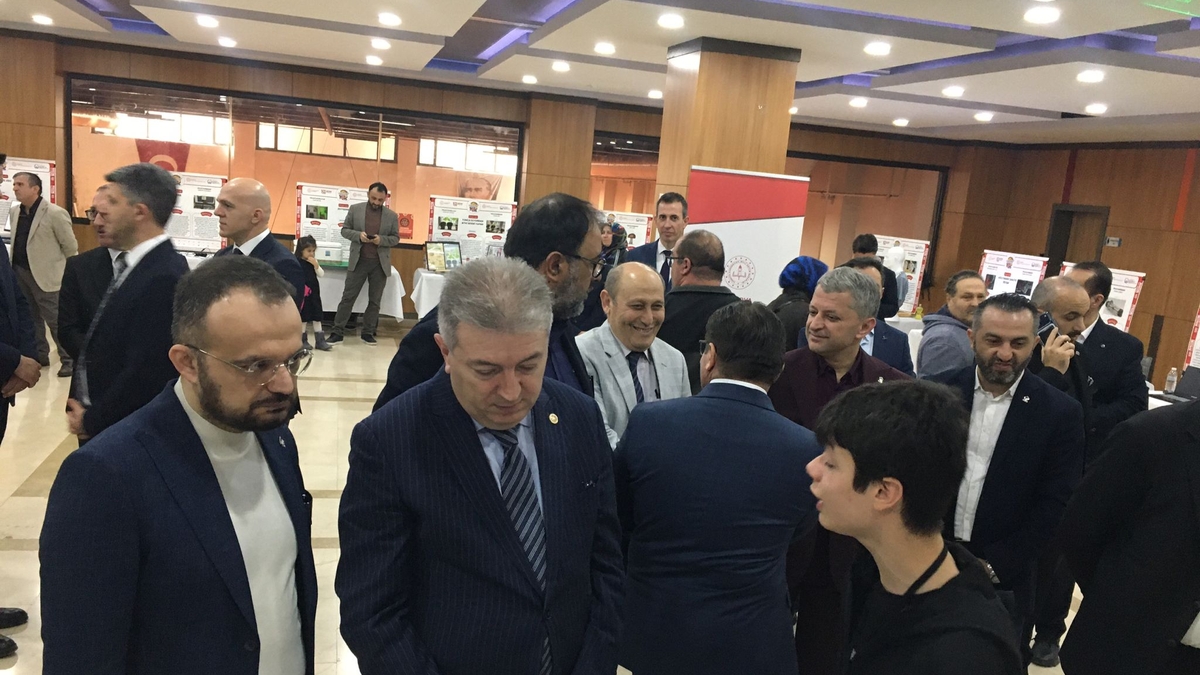 Akyazı Eyyup Genç Fen Lisesi öğrencileri'nden büyük başarı