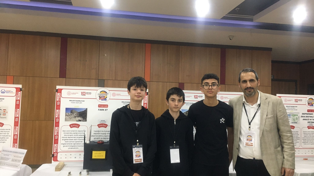 Akyazı Eyyup Genç Fen Lisesi öğrencileri'nden büyük başarı