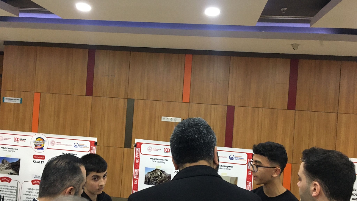 Akyazı Eyyup Genç Fen Lisesi öğrencileri'nden büyük başarı