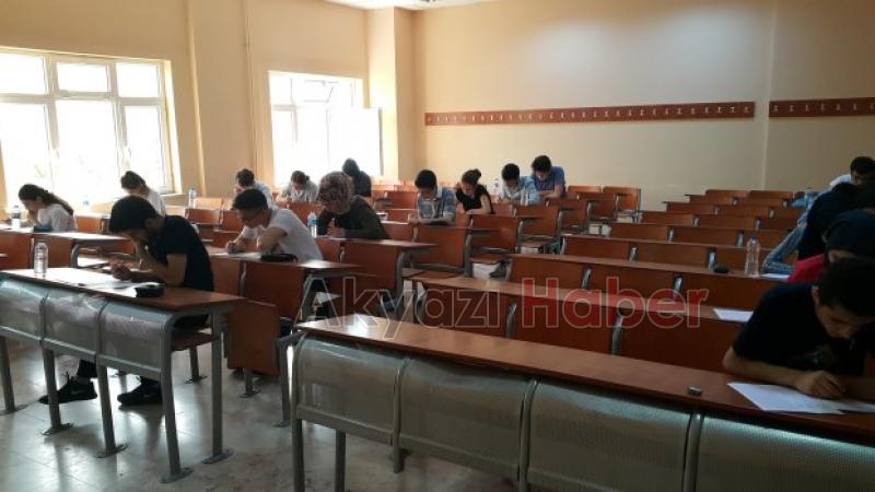 AKYAZI EYYüP GENÇ FEN LiSESi SON SINIF öĞRENCiLERi üNiVERSiTE SINAVINA HAZIR