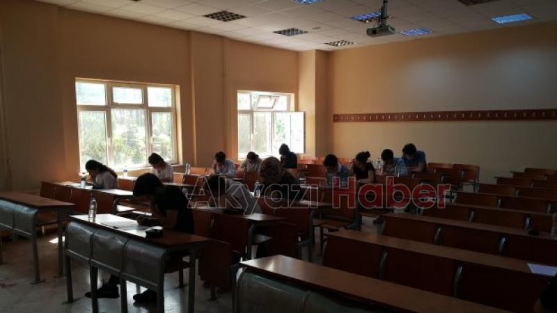 AKYAZI EYYüP GENÇ FEN LiSESi SON SINIF öĞRENCiLERi üNiVERSiTE SINAVINA HAZIR