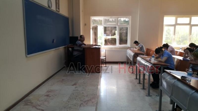 AKYAZI EYYüP GENÇ FEN LiSESi SON SINIF öĞRENCiLERi üNiVERSiTE SINAVINA HAZIR