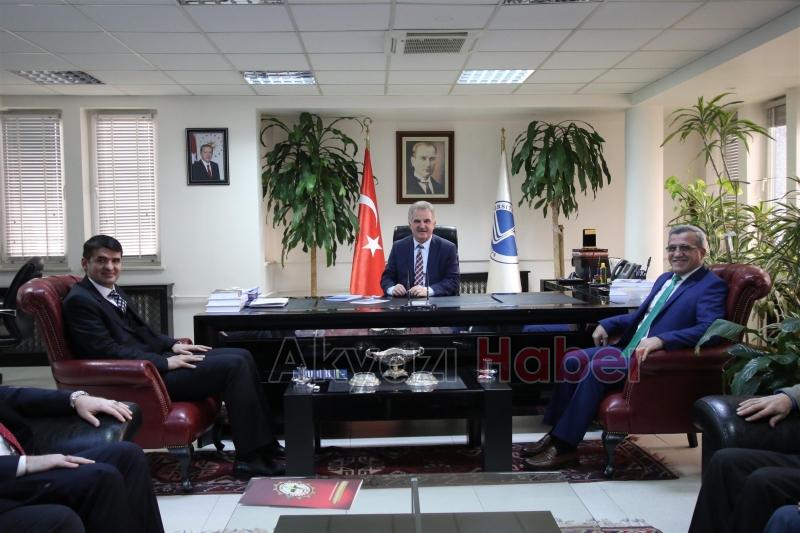 Akyazı Fakültenin Gelmesini Bekliyor