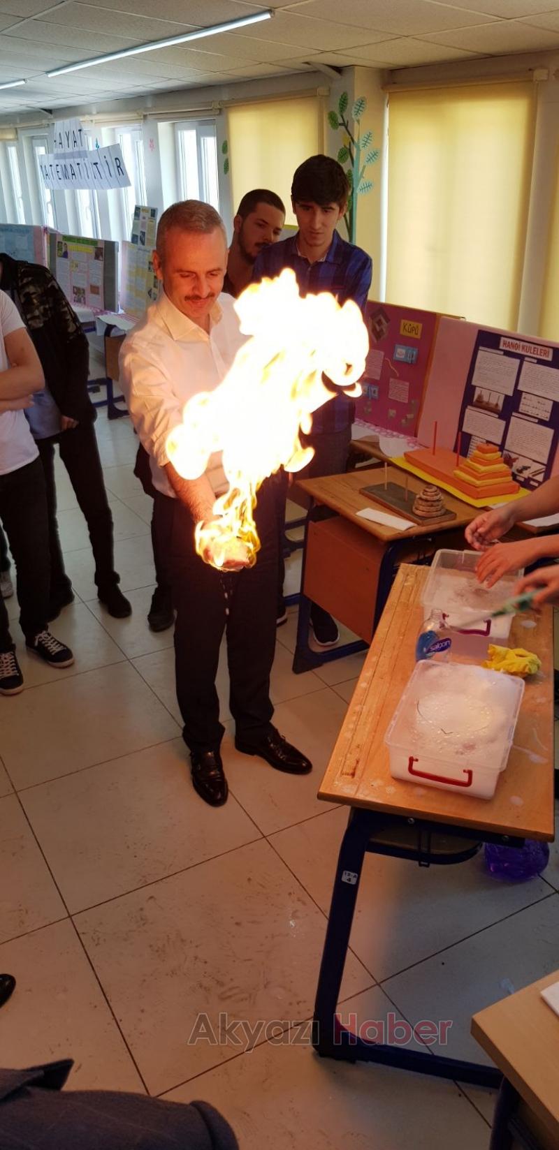 AKYAZI FEN LİSESİNDEN MUHTEŞEM BİLİM ŞENLİĞİ 
