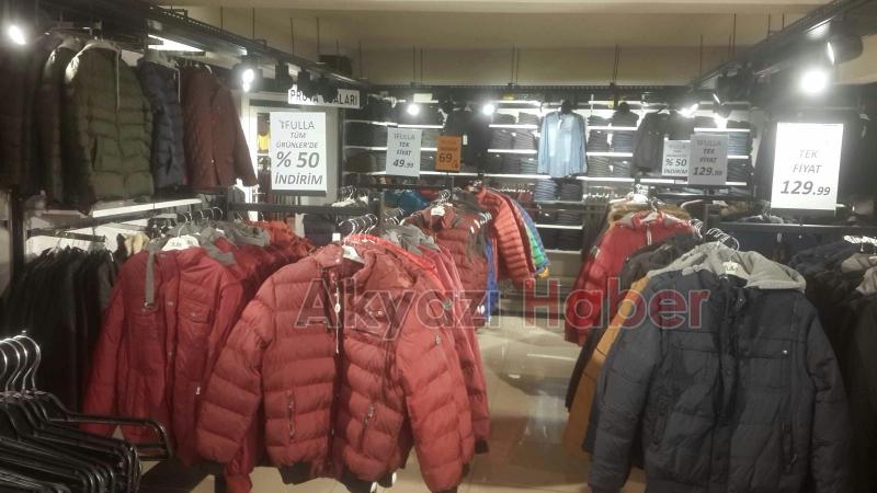 Akyazı Fulla'da Tüm Ürünlerde Yüzde 50 İndirim