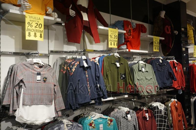 Akyazı Fulla'da Tüm Ürünlerde Yüzde 50 İndirim