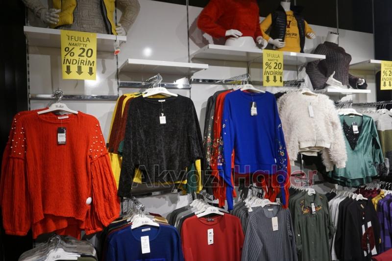 Akyazı Fulla'da Tüm Ürünlerde Yüzde 50 İndirim