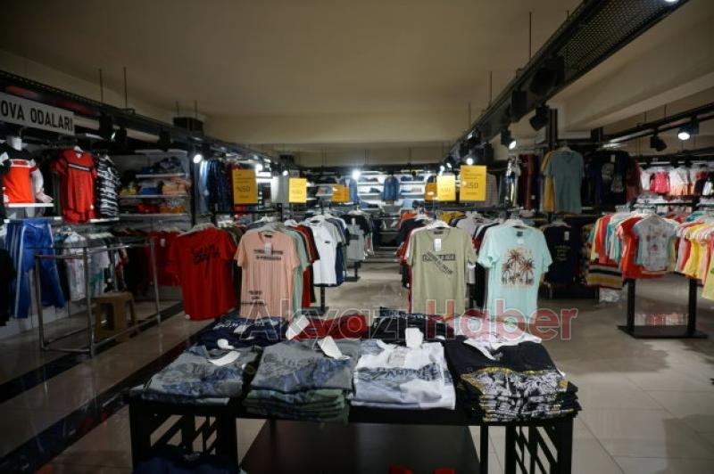 Akyazı Fullada Tüm Ürünlerde Yüzde 50 İndirim