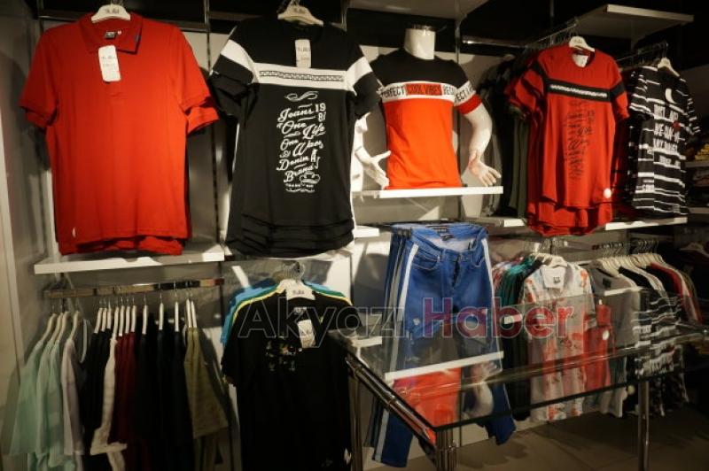 Akyazı Fullada Tüm Ürünlerde Yüzde 50 İndirim