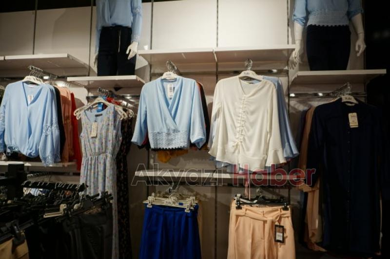 Akyazı Fullada Tüm Ürünlerde Yüzde 50 İndirim