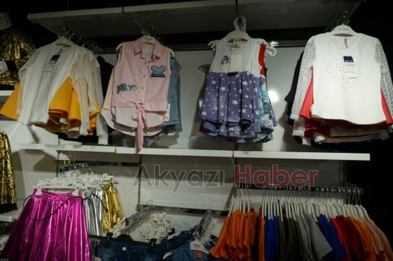 Akyazı Fullada Tüm Ürünlerde Yüzde 50 İndirim