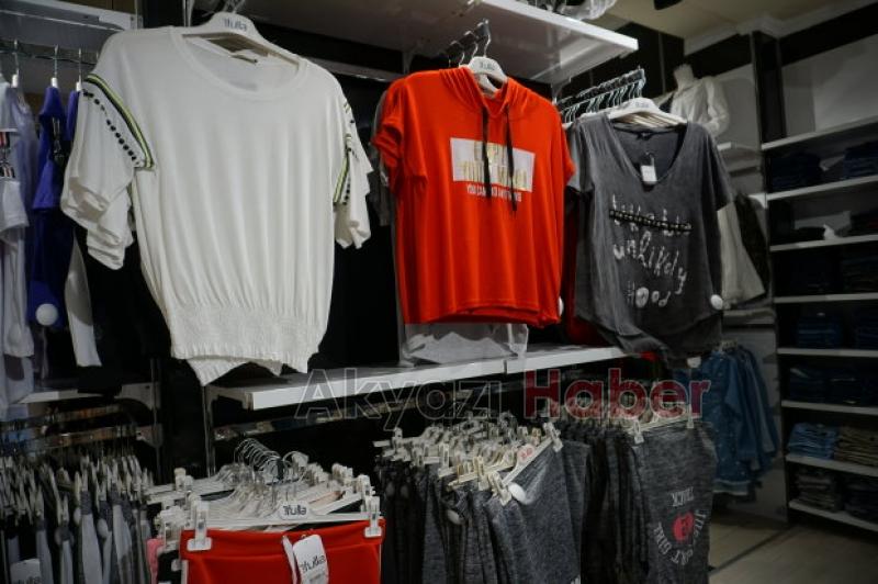 Akyazı Fullada Tüm Ürünlerde Yüzde 50 İndirim