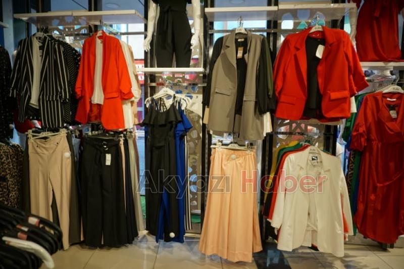 Akyazı Fullada Tüm Ürünlerde Yüzde 50 İndirim