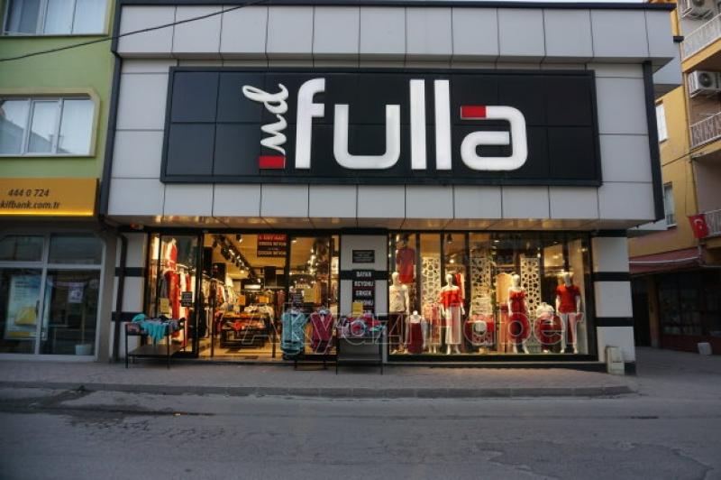 Akyazı Fullada Tüm Ürünlerde Yüzde 50 İndirim