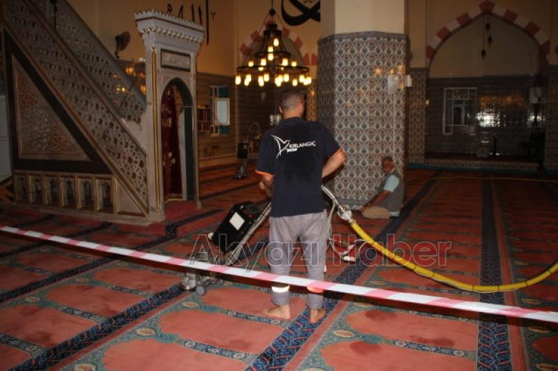 Akyazı Gazi Süleymanpaşa Camii İç Dış Temizlendi