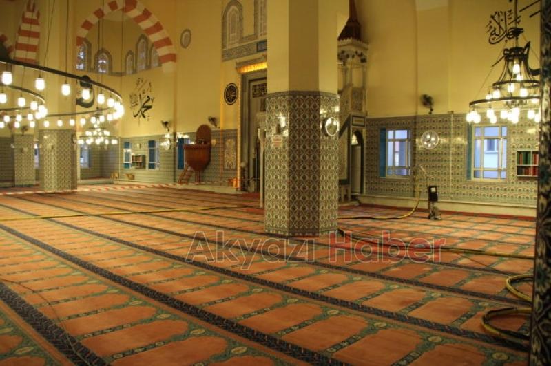 Akyazı Gazi Süleymanpaşa Camii İç Dış Temizlendi