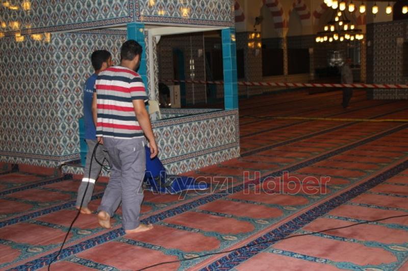 Akyazı Gazi Süleymanpaşa Camii İç Dış Temizlendi