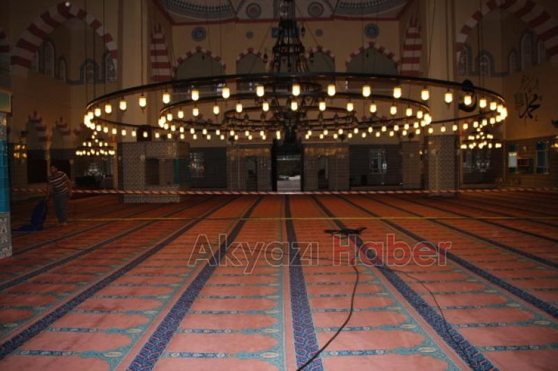 Akyazı Gazi Süleymanpaşa Camii İç Dış Temizlendi