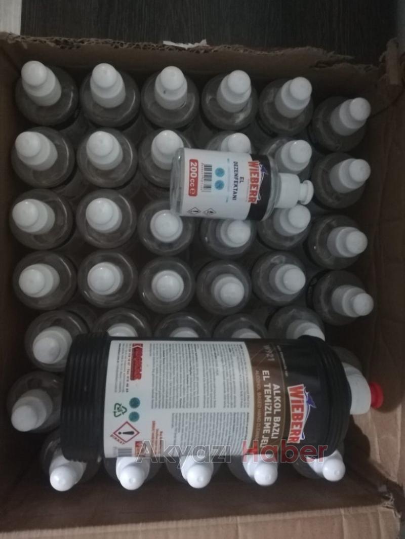 Akyazı Gençlik Derneğinden berber ve kuaför esnafına destek