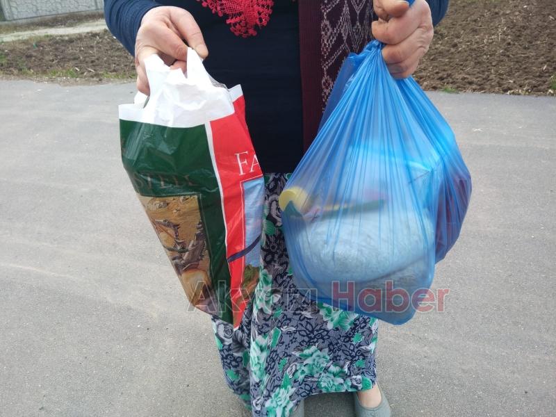 Akyazı Gençlik Derneğinden ihtiyaç sahiplerine gıda desteği