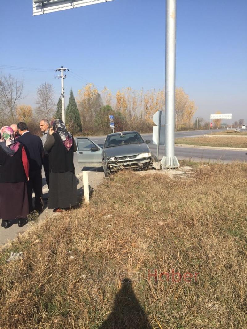Akyazı Gişeleri Kavşağında Kaza