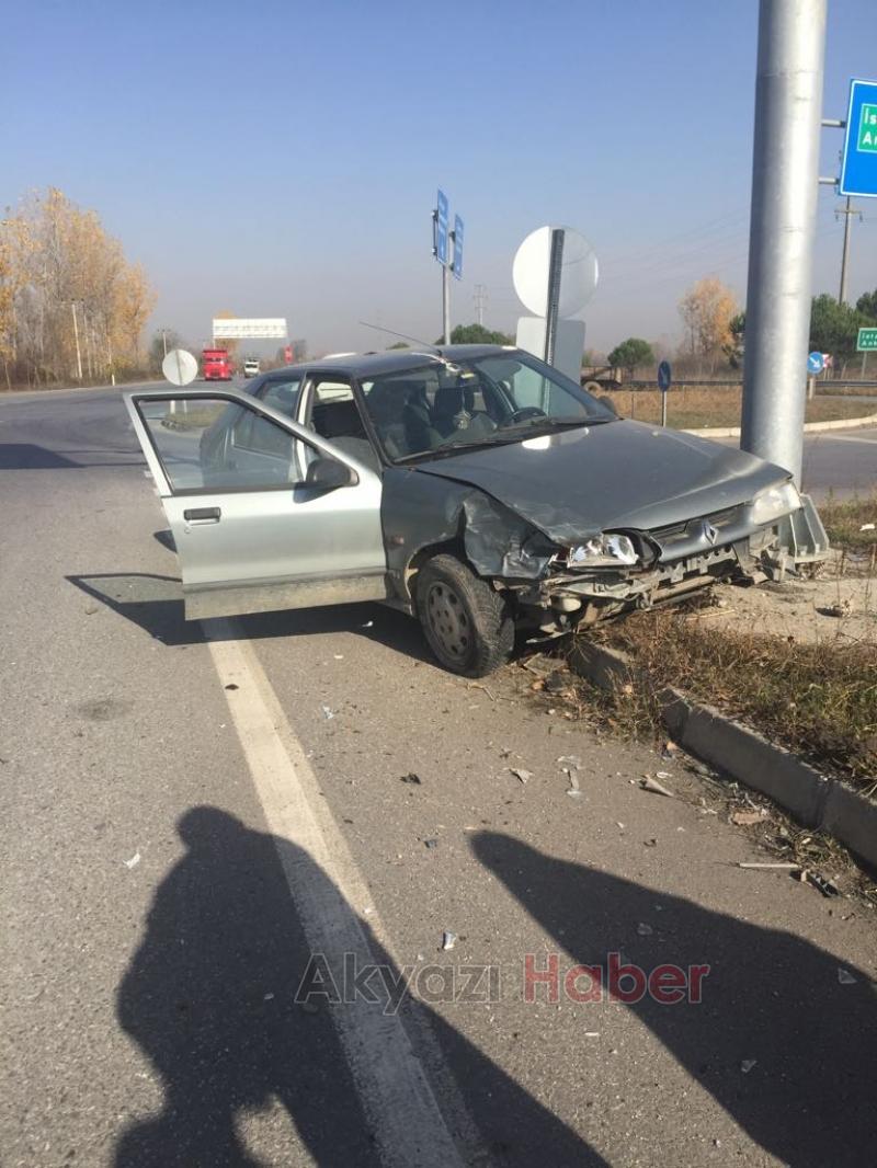 Akyazı Gişeleri Kavşağında Kaza